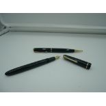 A Parker Slimfold fountain pen and pencil setcirca 1963, Forest Green, aeromatic excellent