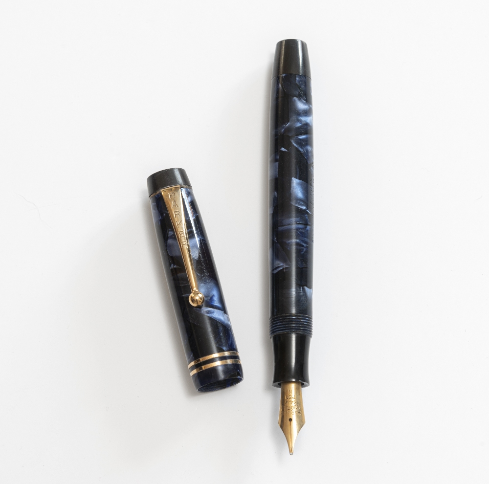 A Parker fountain pen. The Parker Streamlined Duofold fountain, button fill, in black and blue - Image 2 of 2