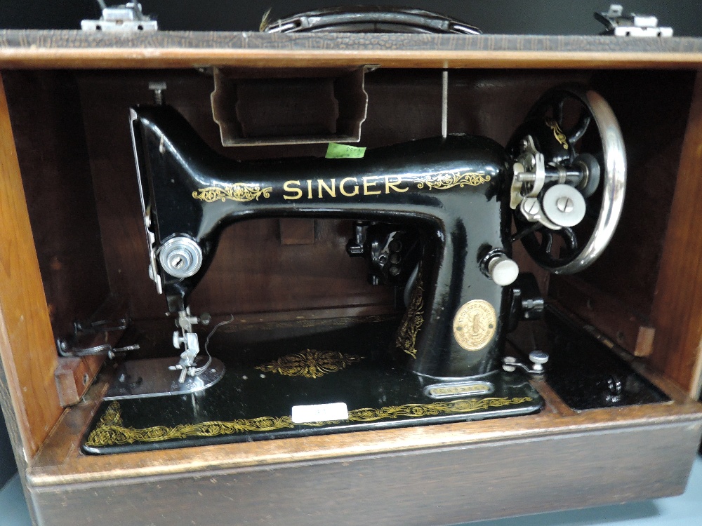 A hand cranked Singer sewing machine no ED872864