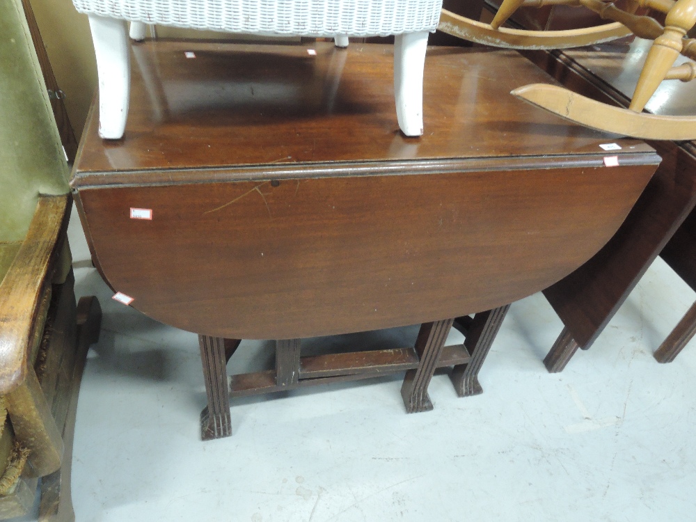 An early 20th Century mahogany gateleg table