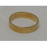 A yellow metal wedding band stamped 18ct, approx 2.5g & size M