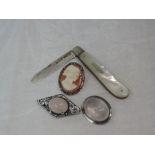 A Victorian folding fruit knife having HM silver blade and mother of pearl handle, and three