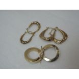 Three pairs of 9ct gold hoop earrings having moulded decoration and plain finish