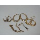 A small selection of yellow metal stamped 9K/375 including earrings, broken chain etc