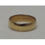 A 9ct gold wedding band, approx 3.1g & size N