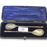 A cased pair of Russian parcel gilt and Niello silver spoons depicting the Kremlin to reverse of