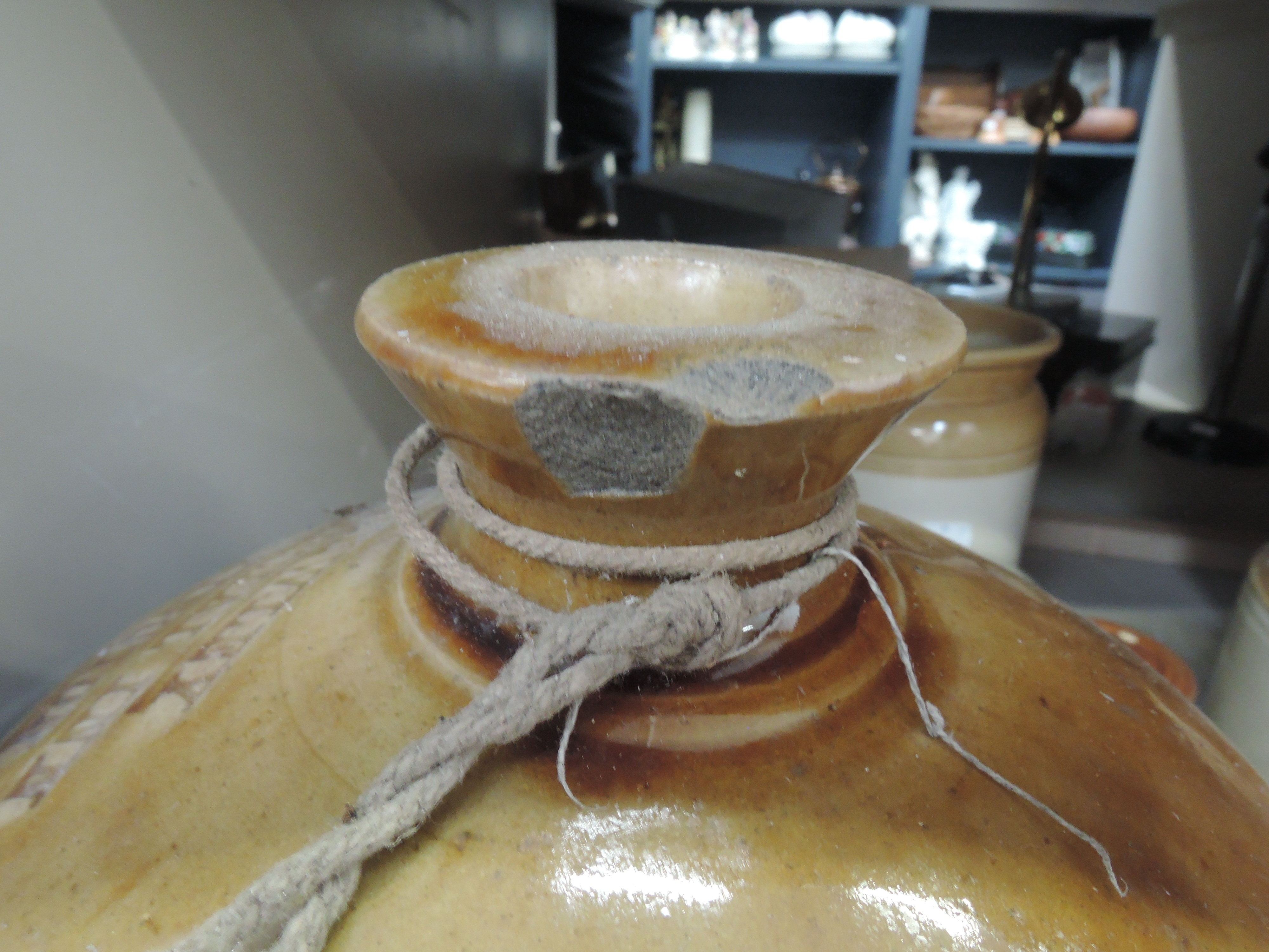 A selection of salt glaze ware, flagon, jars etc - Bild 4 aus 6