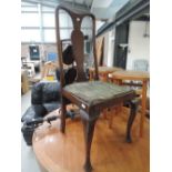 An early 20th Century Queen Anne style vase back dining chair