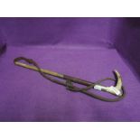 A huntsman riding crop with horn handle and leather whip