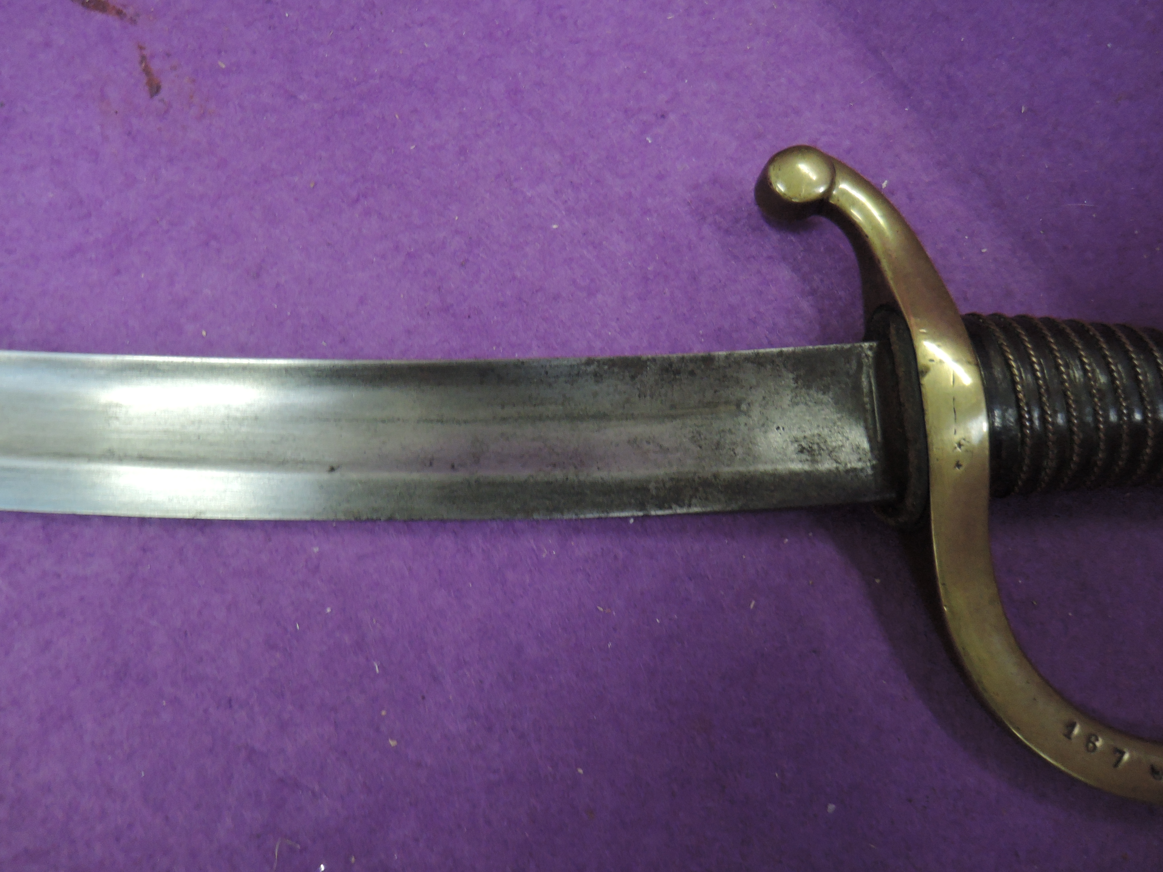 A French 1929 model mounted Artillery sword with metal scabbard, in very good condition - Image 4 of 7