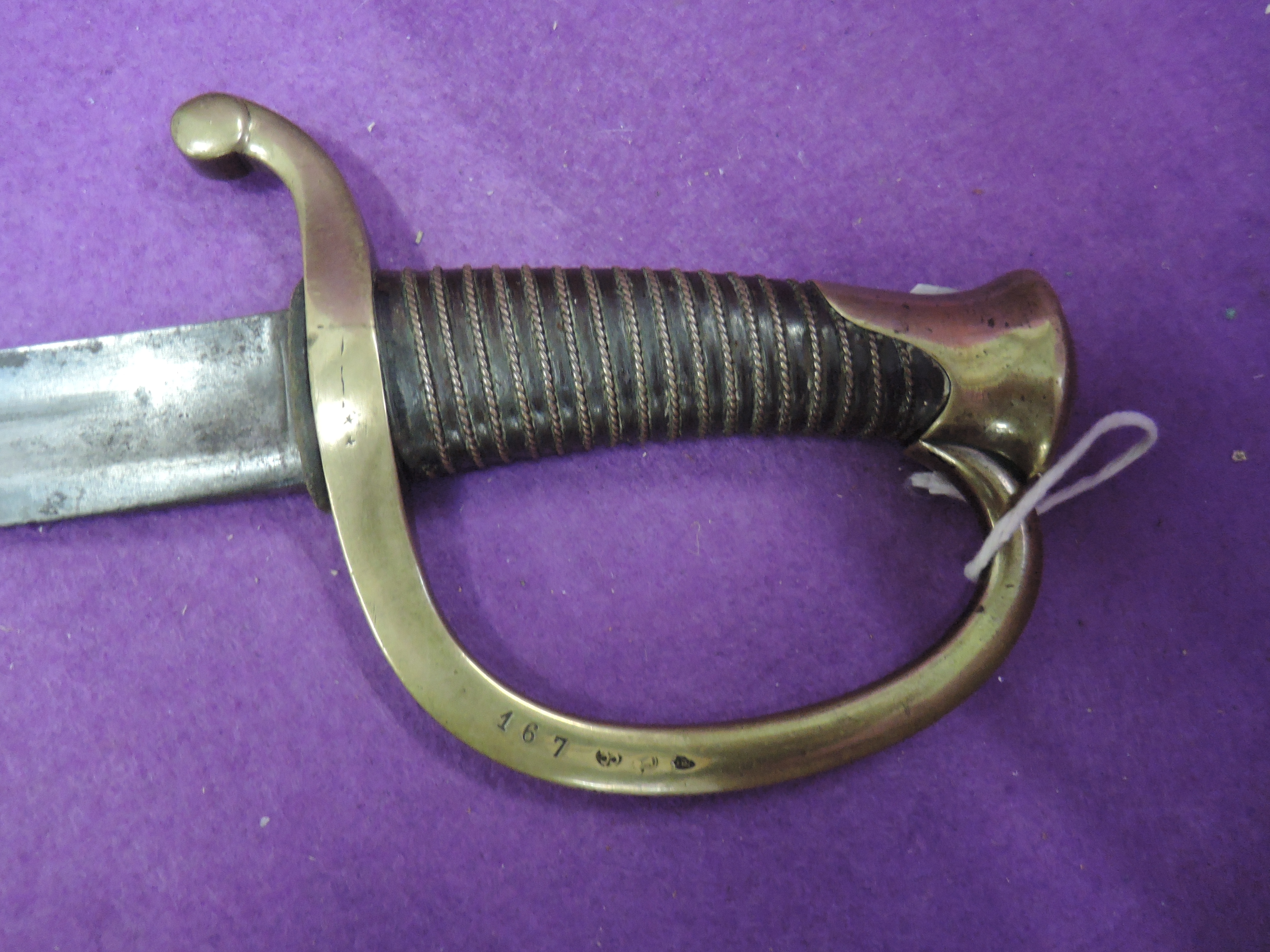 A French 1929 model mounted Artillery sword with metal scabbard, in very good condition - Image 3 of 7