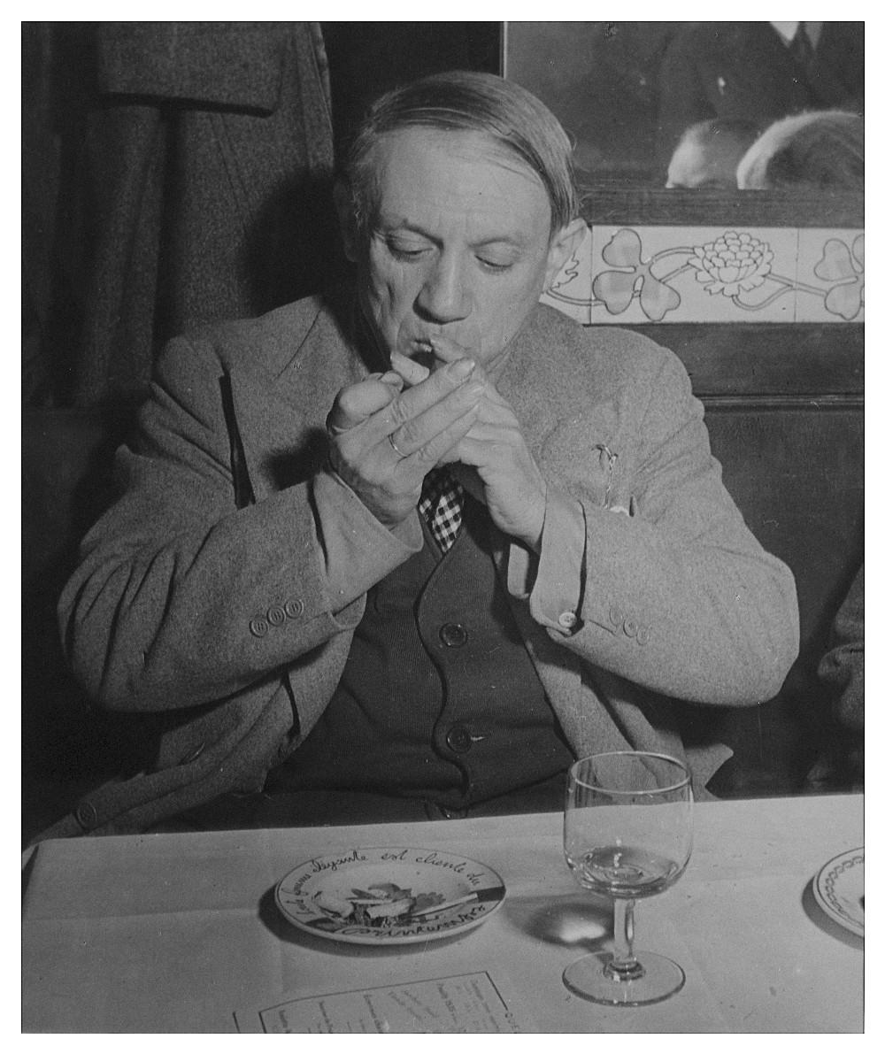 • BRASSAI [GYULA HALASZ] (1899-1984) PICASSO LIGHTING A PIPE (c.1940) gelatin silver print Image /