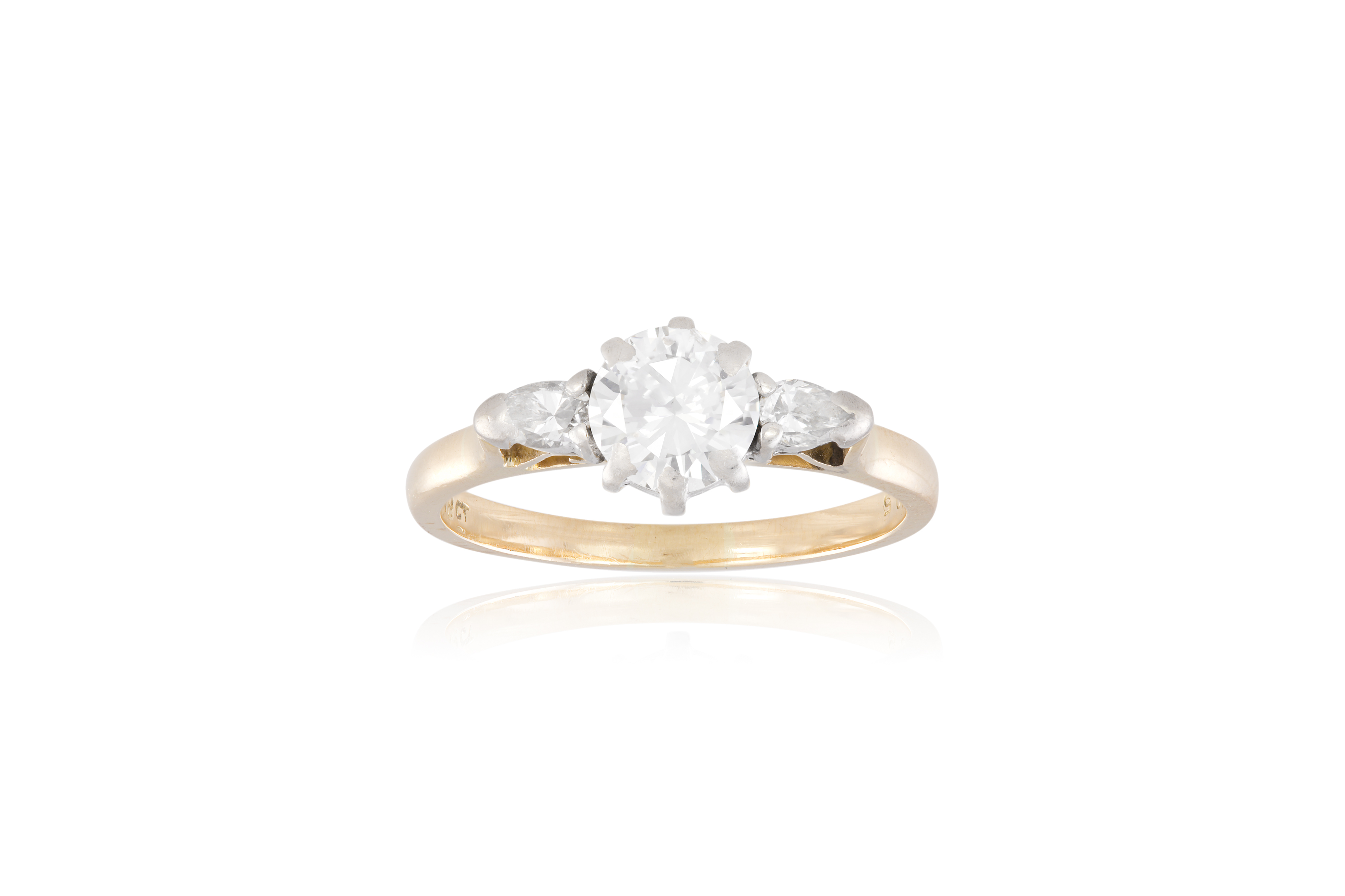 A SINGLE-STONE DIAMOND RING, raised on an 18ct yellow gold mount, the central brilliant-cut