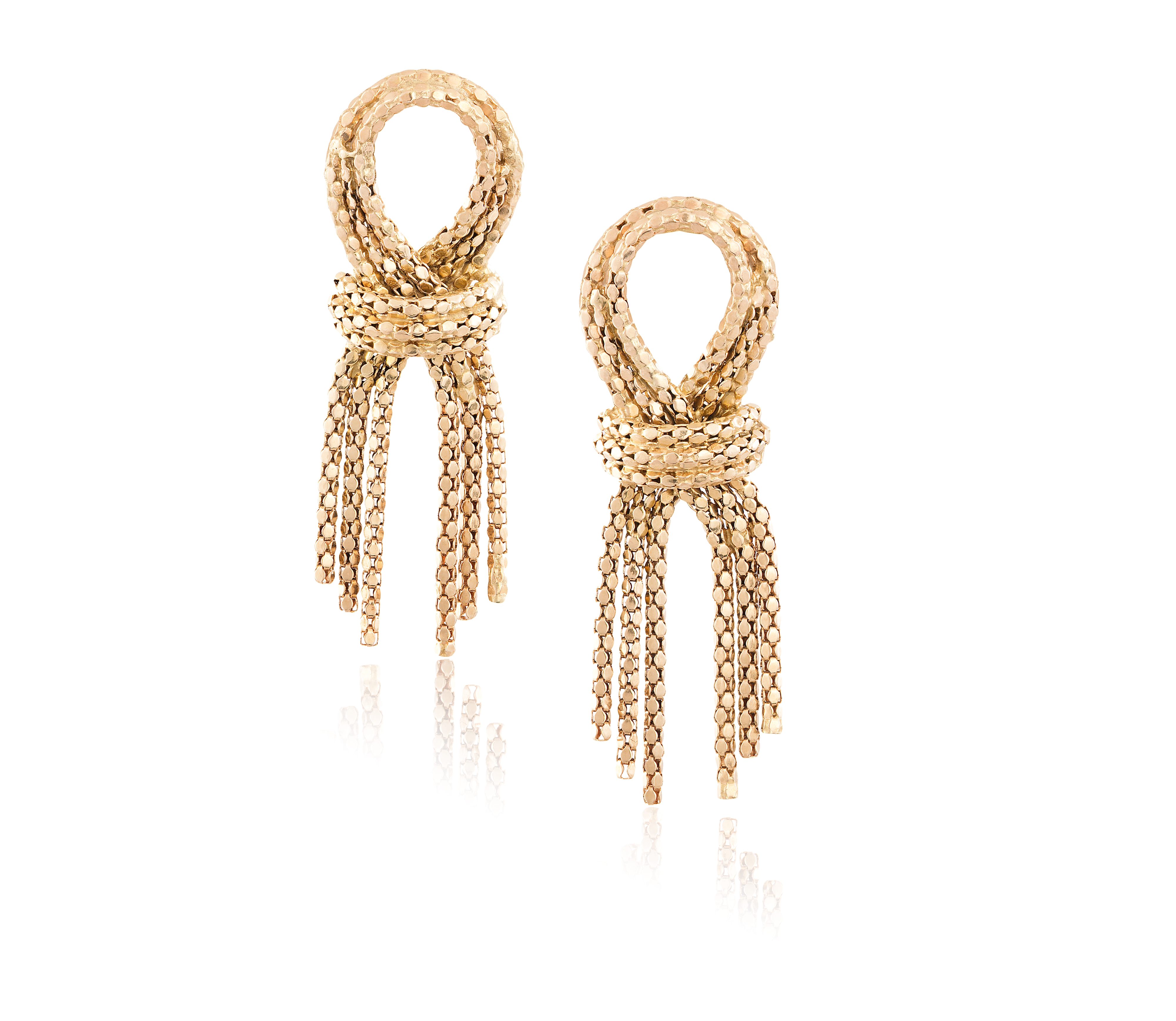 A PAIR OF 18K GOLD FRINGE PENDENT EARRINGS, each designed as a ribbon tied motif with three flexible