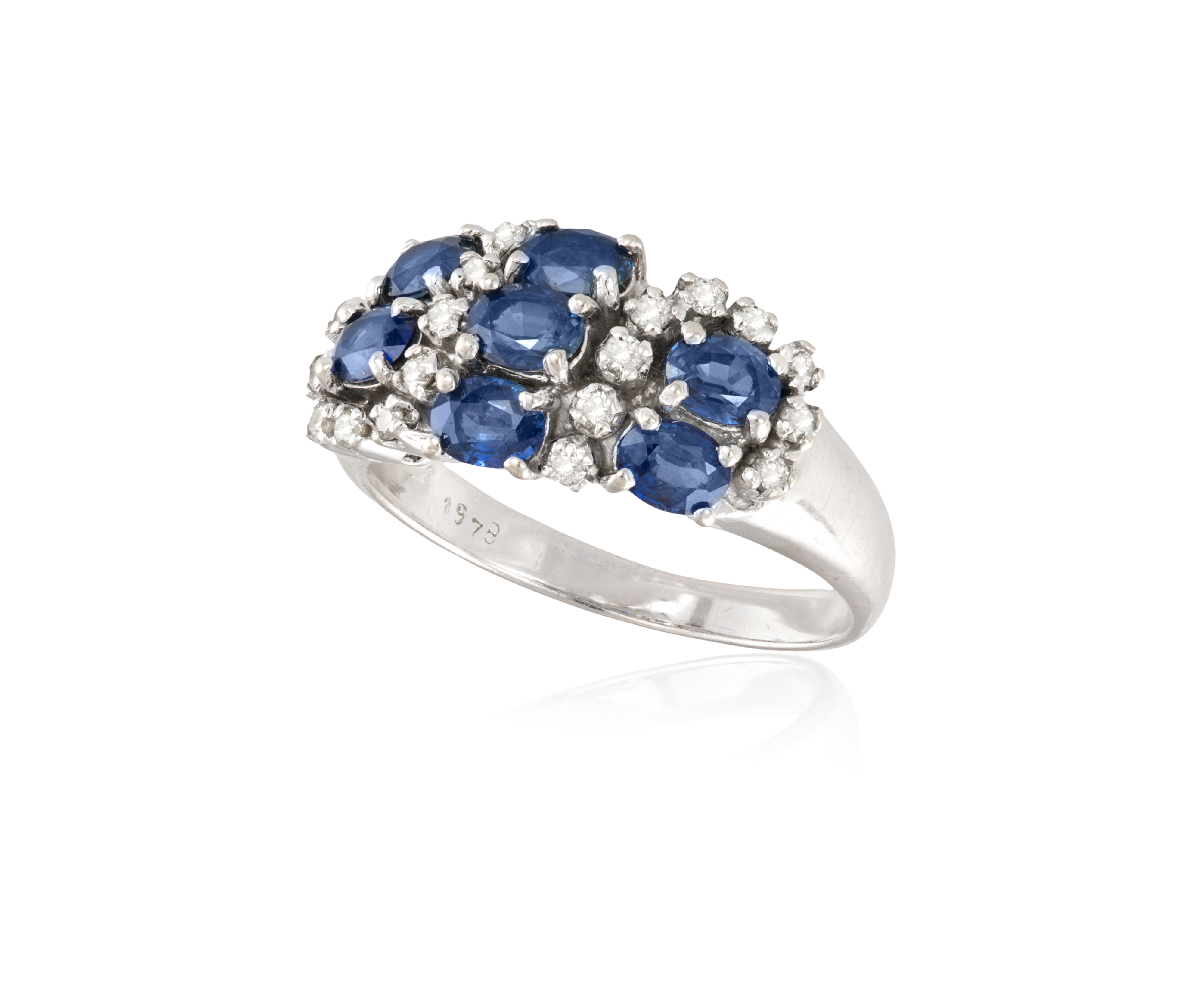 A SAPPHIRE AND DIAMOND DRESS RING, mounted in 18K gold, ring size N