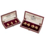 A PAIR OF GOLD CUFFLINKS WITH SHIRT BUTTONS 1955Each bridled horse-head with engraving detail, and