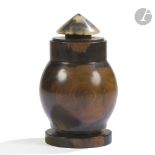 CHRISTIAN FJERDINGSTAD (1891-1968) Pot couvert, pièce unique, circa 1925/30 La base en bois de