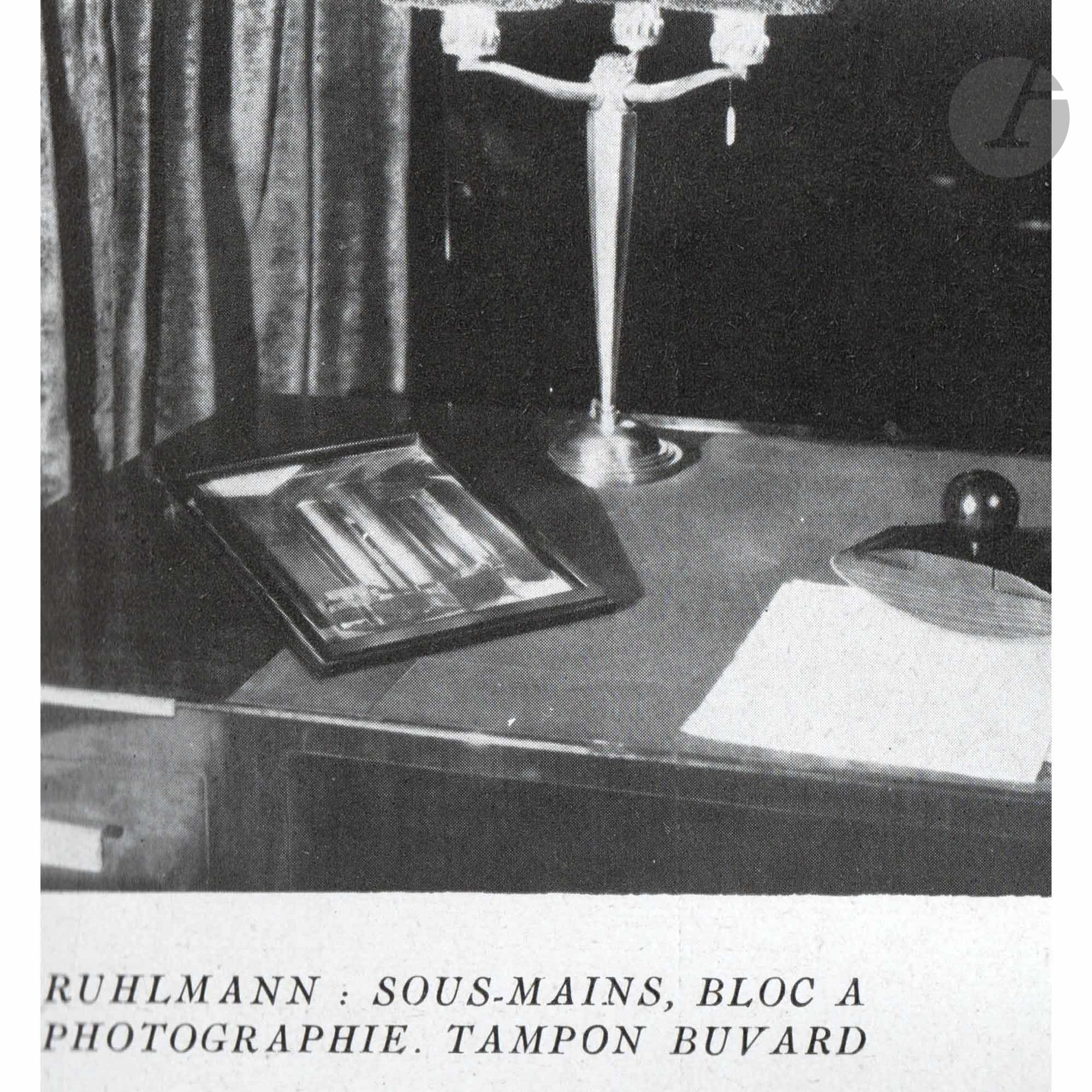 ÉMILE-JACQUES RUHLMANN (1879-1933) Bloc à photographie. Le réceptacle présentant des parties - Image 2 of 2