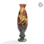 DAUM NANCY Pavots Spectaculaire vase ovoïde sur piédouche à renflement et au col annulaire achevé
