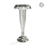 TIFFANY & Co Trompettes de Virginie Grand vase corolle en argent 925/1.000. La base circulaire