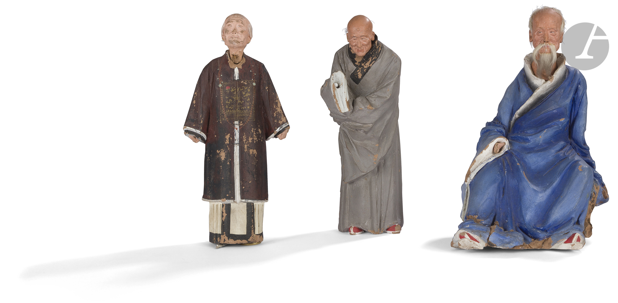 CHINE - XIXe siècle Trois statuettes de personnages en grès peint polychrome représentant des