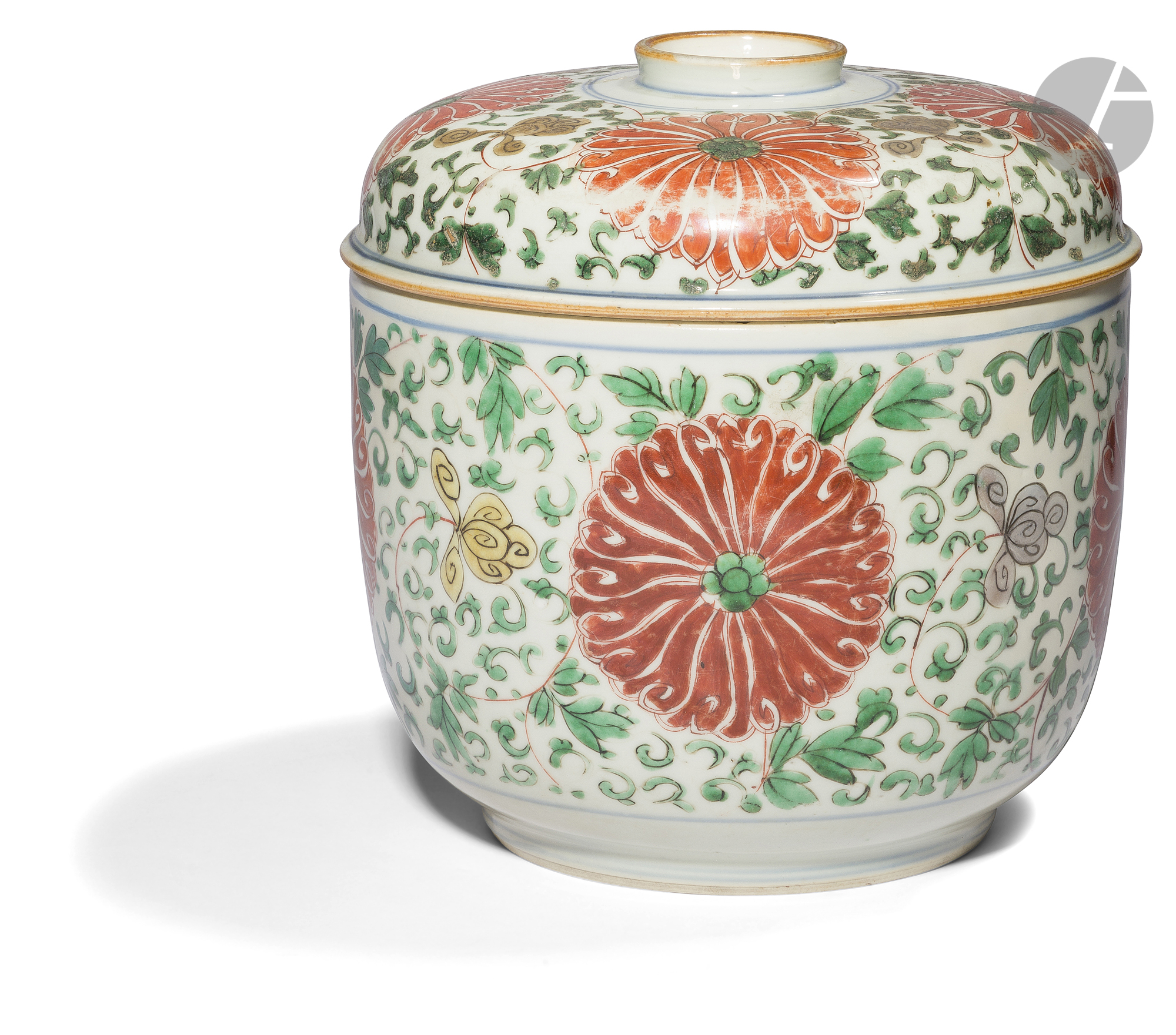 CHINE - XVIIIe siècle Pot couvert en porcelaine émaillée jaune, vert, aubergine et rouge de fer à