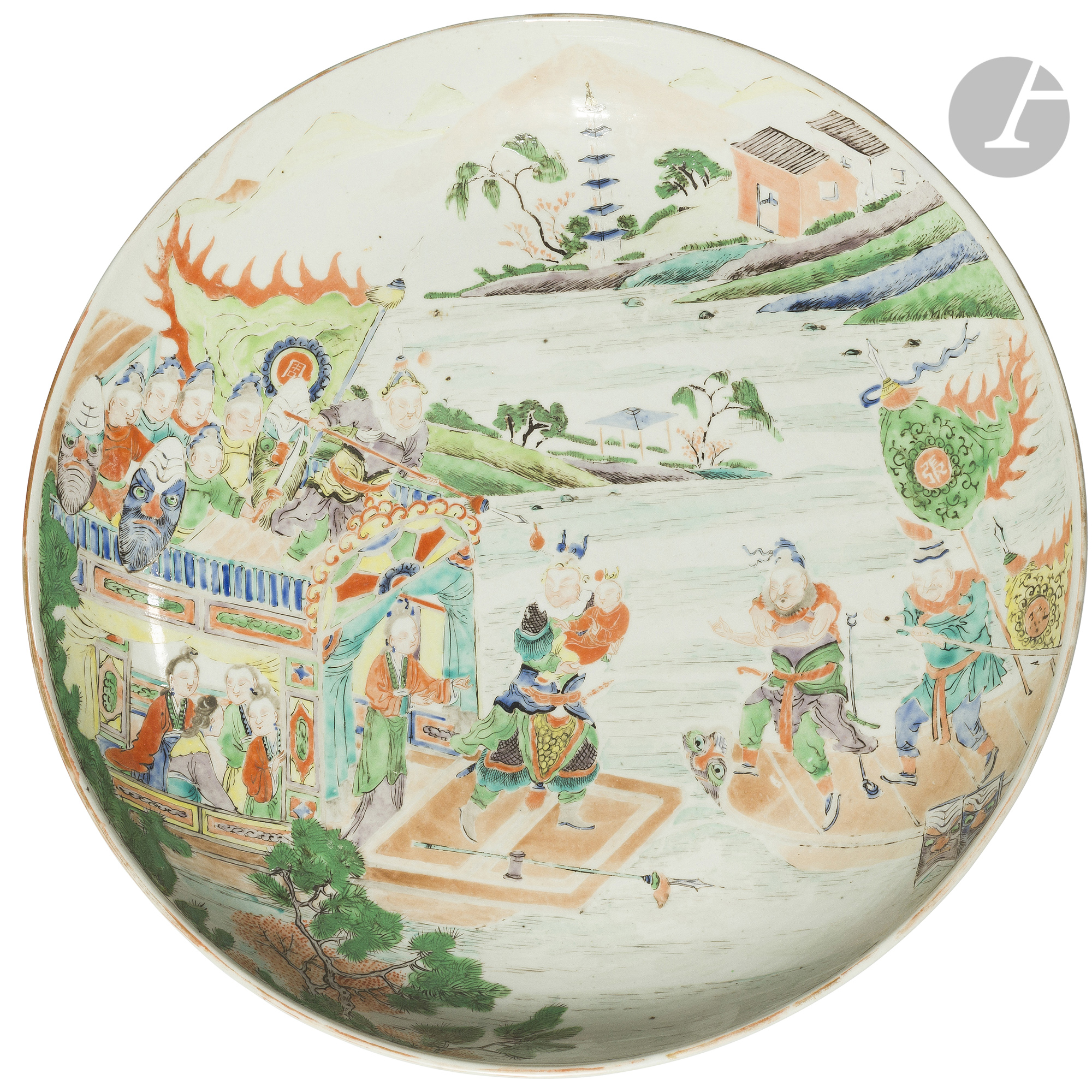 CHINE - XIXe siècle Plat rond en porcelaine émaillée polychrome à décor d'une scène des trois