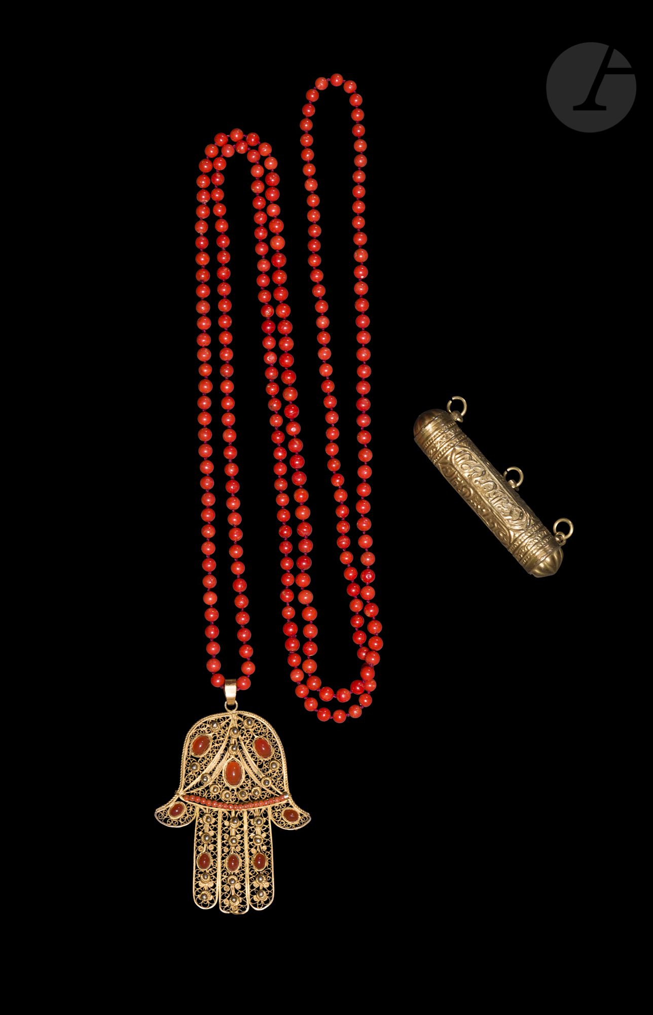 Collier protecteur, Afrique du Nord, XIXe siècle Collier de perles de corail portant un pendentif en