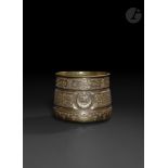 Grand cache-pot en laiton, incrusté de cuivre et argent, Empire ottoman, fin XIXe siècle Panse