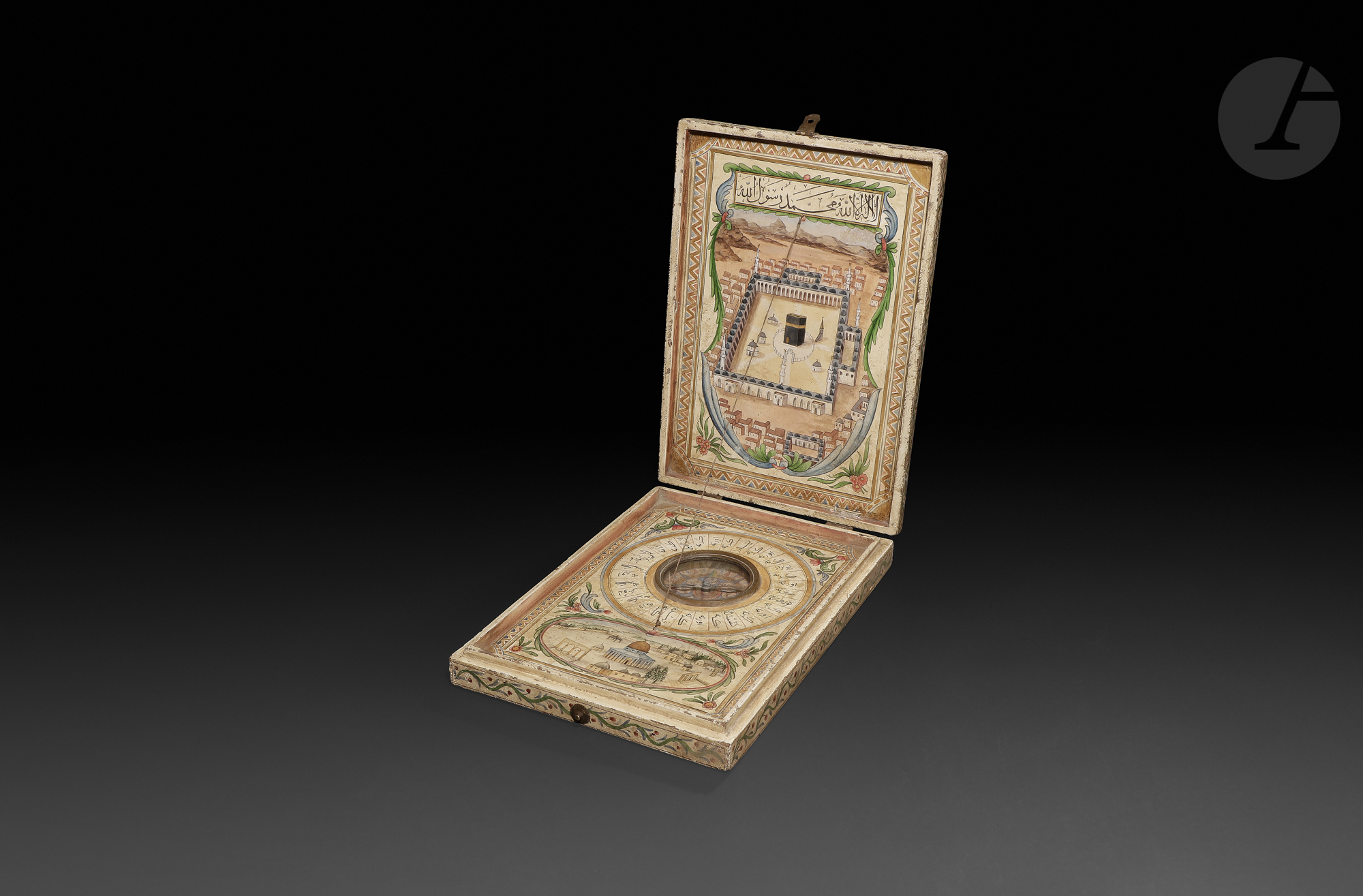 Grande boussole et indicateur de qibla en bois polychrome, Turquie ottomane, XIXe siècle Boîtier