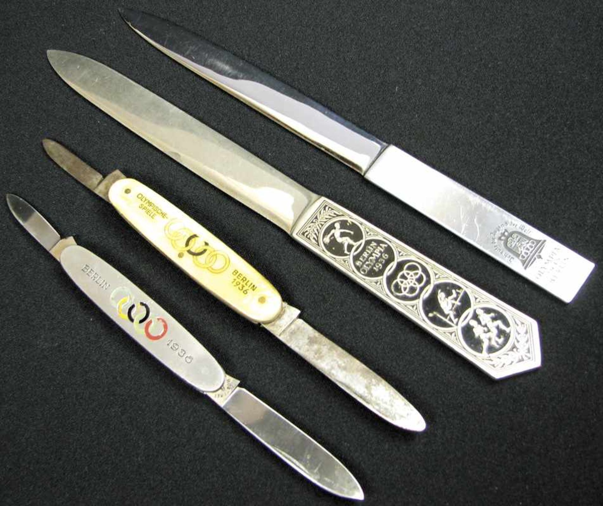 Olympic Games 1936: 2 knifes, 2 letter openers - Souvenirs. Four objects: Two pocket knives, each