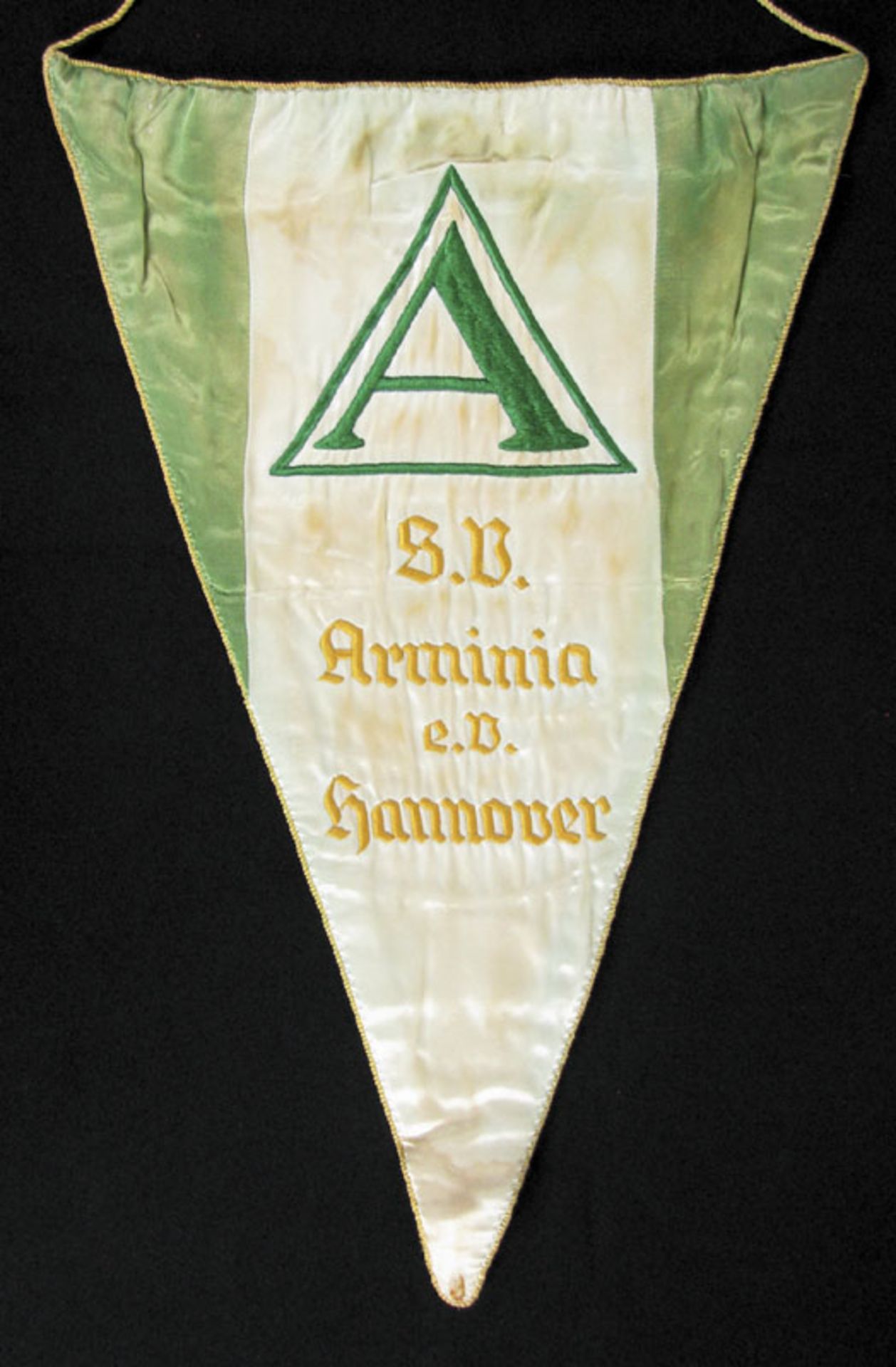 German Match Pennat Armina Hannover - Two-colour embroidered pennant with mounted "A". Silk