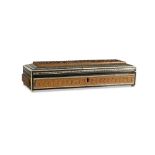 Caja de madera de sándalo, tallado, y marquetería de sadeli en madera de ébano, marfil, metal,