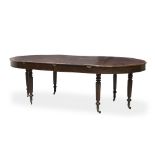 Mesa de comedor victoriana ovalada en madera de caoba sobre seis patas en madera torneada.