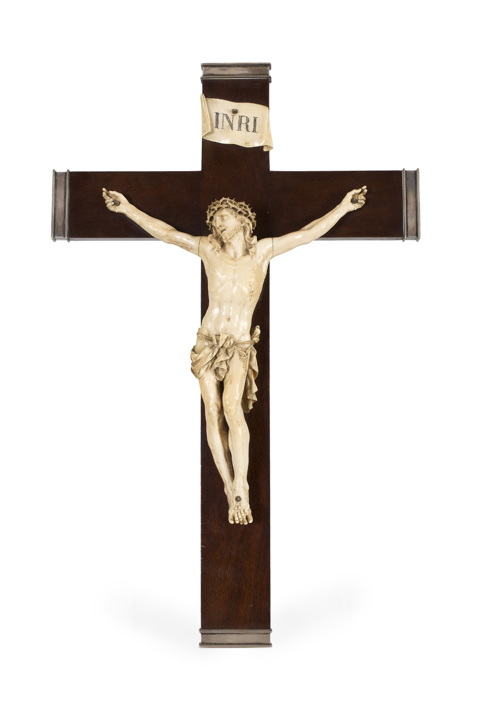 Cristo crucificado en marfil tallado S. XIX - XX Medidas Cristo: 33 x 25,5 cm Medidas cruz: 57 x