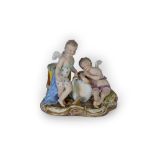 “Amorcillos” Grupo de porcelana esmaltada. Meissen (1818-1860) Altura: 15 cm