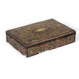 Caja Boulle, con marquetería de bronce dorado y carey simulado. Trabajo francés, h. 1850 - 1860.