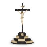 “Cristo expirante” S. XVII Medidas Cristo: 19 x 12 cm Medidas base y cruz: 47 x 15 x 27 cm Escultura