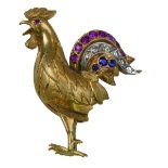 Broche clip S. XIX en forma de gallo con cola de diamantes, rubíes y zafiros En oro amarillo mate de