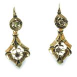 Pendientes largos victorianos S. XIX con rombo grande colgante que pende de círculo, con diamantes y