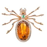 Gran broche años 40 con diseño de araña, con cuerpo de citrino de talla oval y esmeralda, ambos