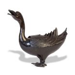 Esenciero de bronce con forma de pato. Trabajo chino, dinastía Qing, S. XVIII - XIXMedidas: 29 x