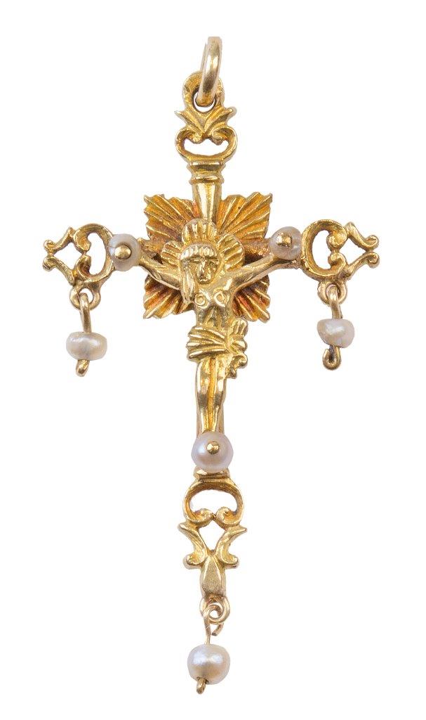 Crucifijo colgante S. XVIII-XIX con brazos rematados con formas caladas y perlas de aljófar