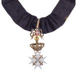Comendador de la Orden de Malta con otomán negroRealizada en metal dorado y esmaltes. Medidas