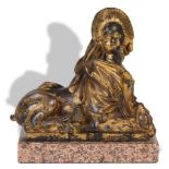 Esfinge de bronce con restos de dorado. Francia, S. XVIIIMedidas: 25 x 13 x 23 cm.