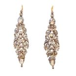 Pendientes largos S. XVIII de diamantes talla rosa en motivos de roléos articulados En montura de