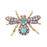 Broche en forma de mosca con cuerpo de esmeraldas, alas de diamantes y ojos de rubíMontura en
