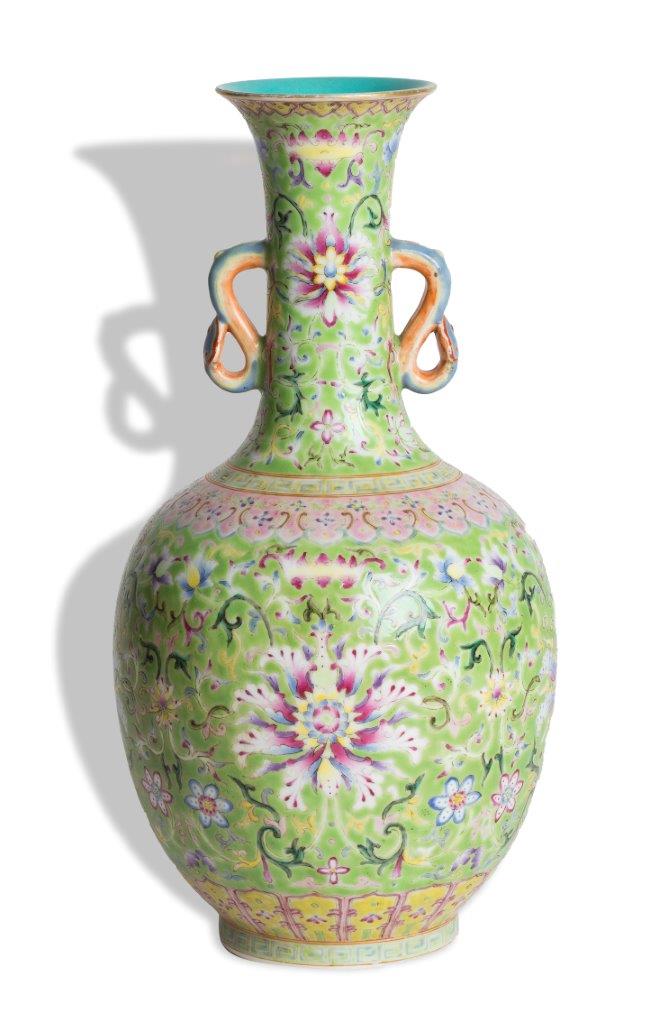 Jarrón en porcelana esmaltada “familia rosa”. China, ffs. del S. XIX pp. del S. XX. Altura: 34 cm