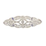 Placa broche Art-Decó de diamantes, con cuatro zafiros talla baguette y brillante en chatón