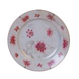 Plato de porcelana esmaltada “familia rosa” con peonías. Trabajo chino para la exportación, S.